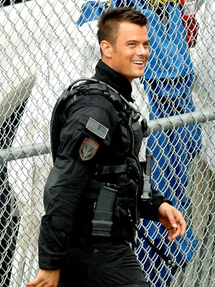 'JOSH'-ING AROUND photo | Josh Duhamel