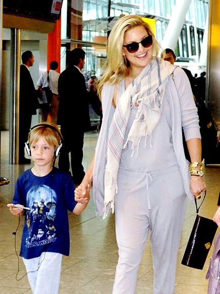 HAPPY TRAVELERS photo | Kate Hudson