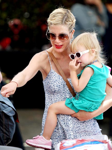 CARRY OUT photo | Tori Spelling