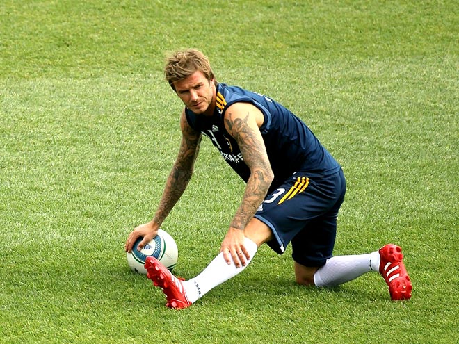 TAKE A KNEE photo | David Beckham