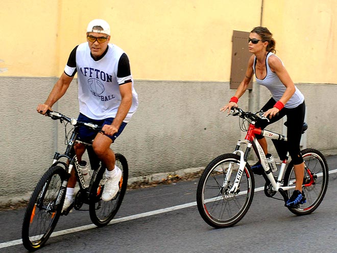 PEDAL PUSHERS photo | Elisabetta Canalis, George Clooney
