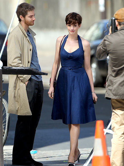 GETTING WIGGY photo | Anne Hathaway