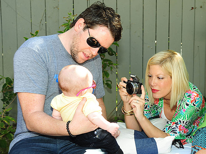 CANDID CUTIE photo | Tori Spelling
