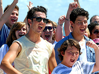 Star Tracks: Thursday, September 9, 2010 | Jonas Brothers, Kevin Jonas, Nick Jonas