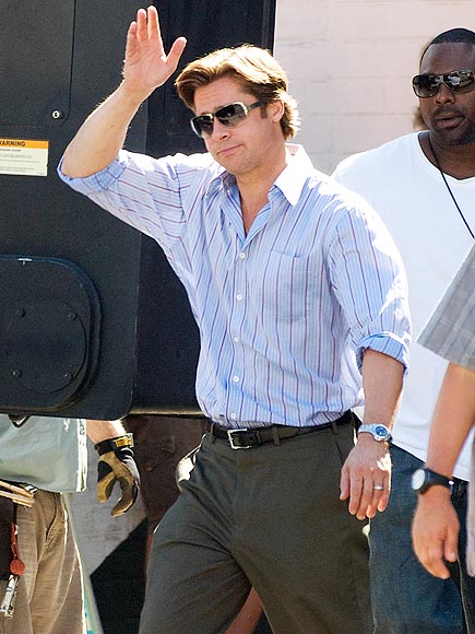 DO THE WAVE photo | Brad Pitt