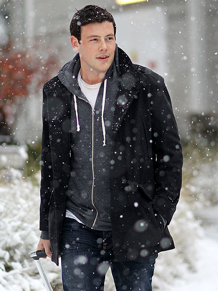 Glee hottie Cory Monteith spreads his hotness in the cold vancouver