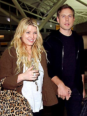 what size does jessica simpson wear