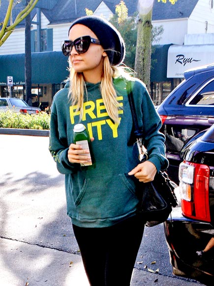 'FREE' BRIDE-TO-BE photo | Nicole Richie