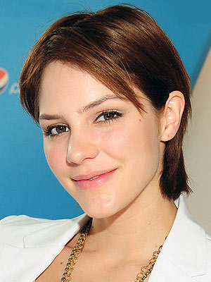 katharine mcphee hair short. Katharine McPhee has gone