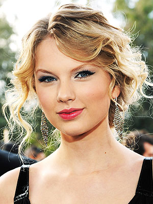 Country singer Taylor Swift is