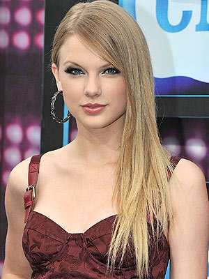 taylor swift hair. Taylor Swift#39;s Super Straight