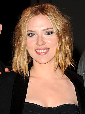 scarlett johansson wedding hair. Scarlett Johansson Debuts Her