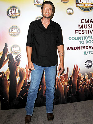 Blake Shelton Jokes About His CMA Awards Style