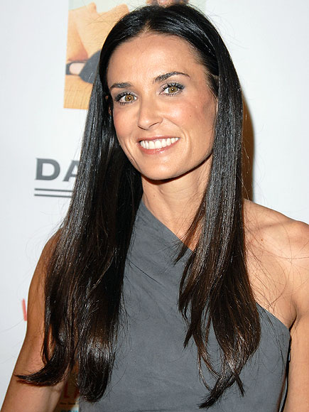 TO CUT OR NOT TO CUT photo Demi Moore