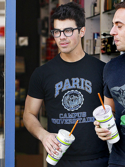 SHAKE IT UP photo | Joe Jonas