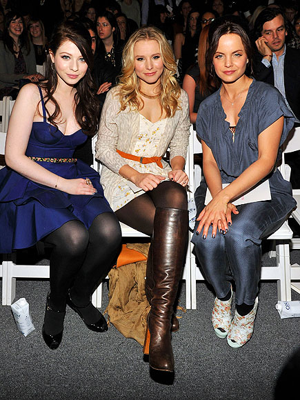 MICHELLE, KRISTEN AND MENA photo | Kristen Bell, Mena Suvari, Michelle Trachtenberg