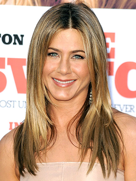 'FAN' YOUR LASHES LIKE JEN photo | Jennifer Aniston
