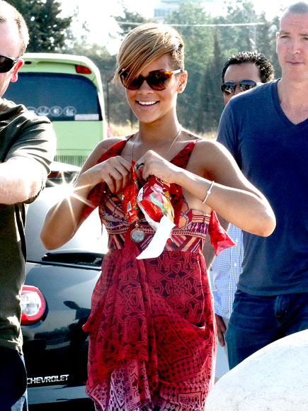 RIHANNA'S SUNGLASSES  photo | Rihanna