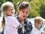 Jennifer Garner Juggles her Girls | Jennifer Garner