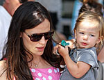 Jennifer Garner Strolls with Her Girls in N.Y.C. | Jennifer Garner