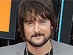 Country Star Eric Church Drinks with His Fans