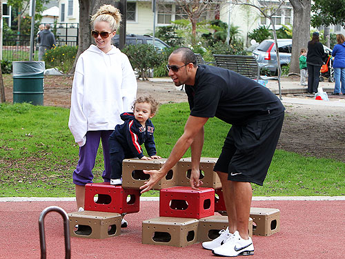 kendra-wilkinson-500.jpg