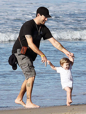 Spotted: CARSON DALY’s Lil’ Surf Splasher – Moms & Babies ...