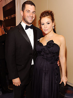 BumpWatch: Alyssa Milano Goes G...