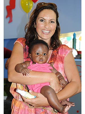 Spotted Mariska Hargitay and Amaya Happy In the Hamptons