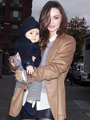 miranda kerr flynn kushner dara spotted wrapped inf well