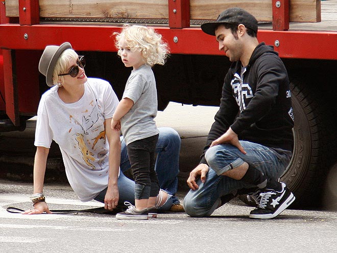 FARM FRESH photo | Ashlee Simpson, Pete Wentz