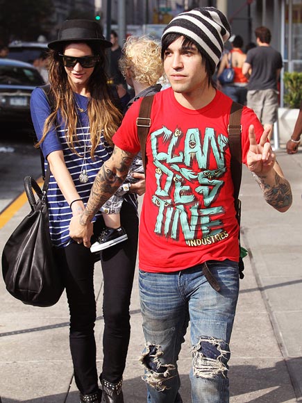 STARS IN STRIPES photo | Ashlee Simpson, Pete Wentz