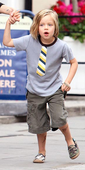 SHILOH JOLIE-PITT'S T-SHIRT & SHOES  photo | Angelina Jolie