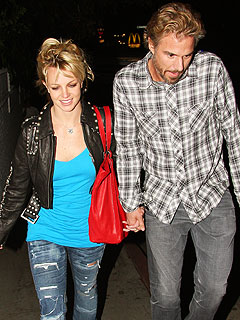Celeb Sightings: Britney Spears, Scarlett Johansson, Drew Barrymore