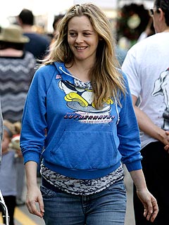 Vegan Alicia Silverstone Indulges Her Pregnancy Cravings in L.A. | Alicia Silverstone