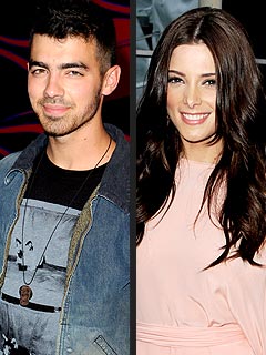 Caught in the Act! | Ashley Greene, Joe Jonas