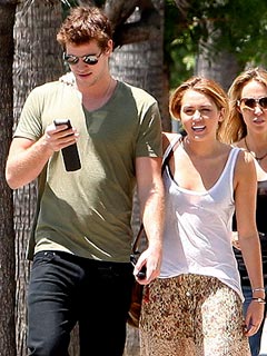 Couples Watch: Miley Cyrus Dines Al Fresco with Liam and Chris Hemsworth | Liam Hemsworth, Miley Cyrus