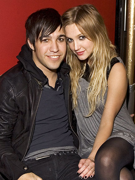 SOMETHING NEW
photo | Ashlee Simpson, Pete Wentz