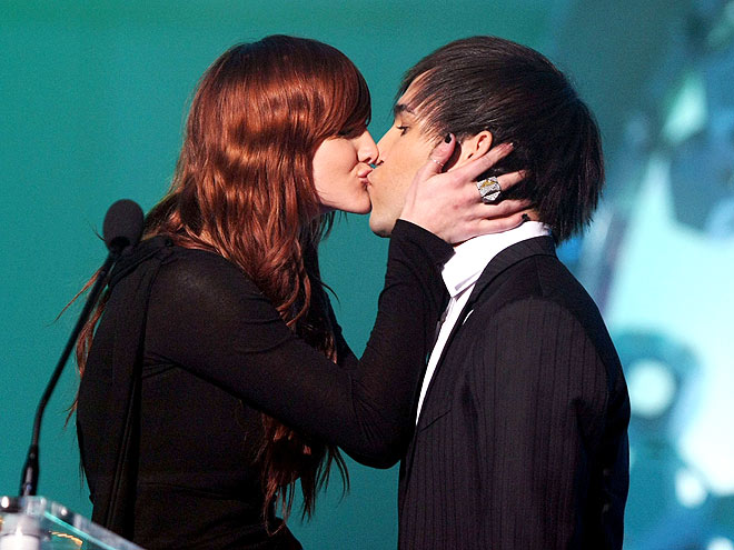A SOLID SMOOCH
photo | Ashlee Simpson, Pete Wentz