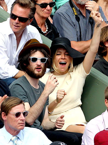 SIENNA & TOM
photo | Sienna Miller