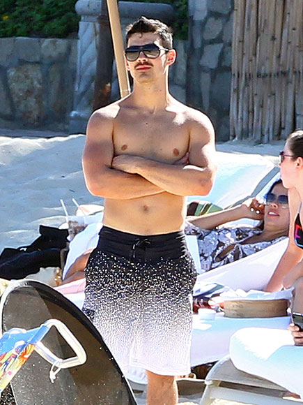 JOE JONAS
photo | Joe Jonas