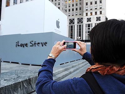 Steve Jobs: Tributes Around the World