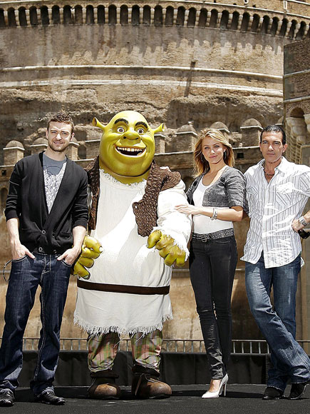 NO HARD FEELINGS
photo | Antonio Banderas, Cameron Diaz, Justin Timberlake