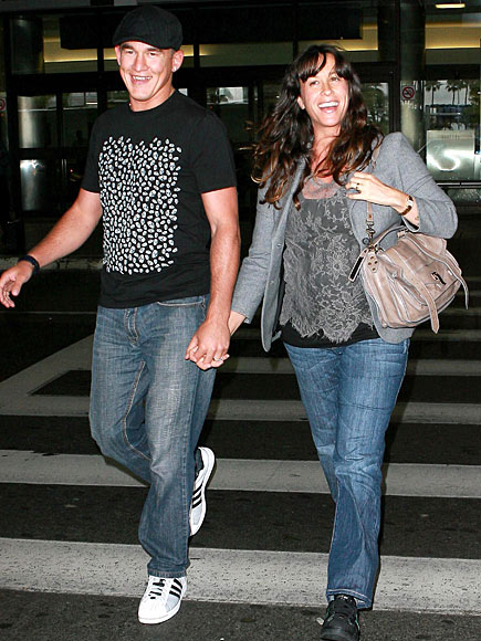 ALANIS IS A MOM
photo | Alanis Morissette