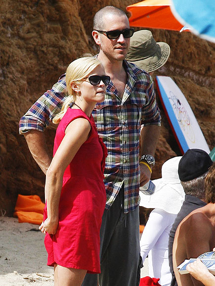HOLIDAY IN THE SUN
photo | Jim Toth, Reese Witherspoon