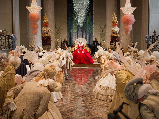 THE EVIL QUEEN
photo | Julia Roberts