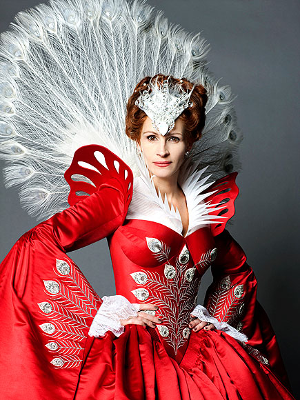 JULIA ROBERTS AS THE EVIL QUEEN photo | Julia Roberts