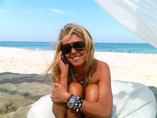 PHONE IT IN
photo | Tara Reid