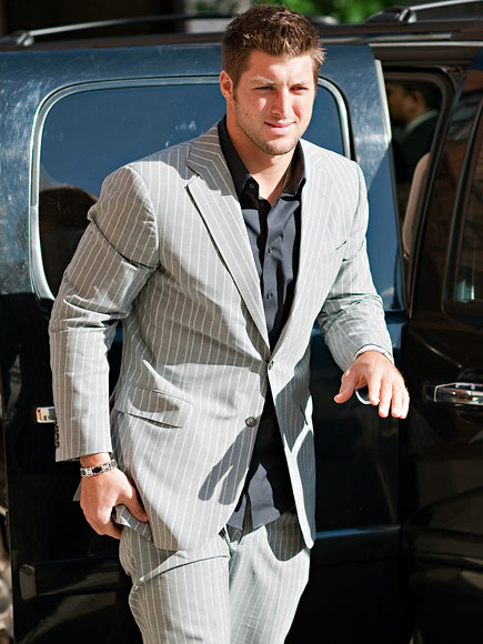 SUITS HIM FINE photo | Tim Tebow
