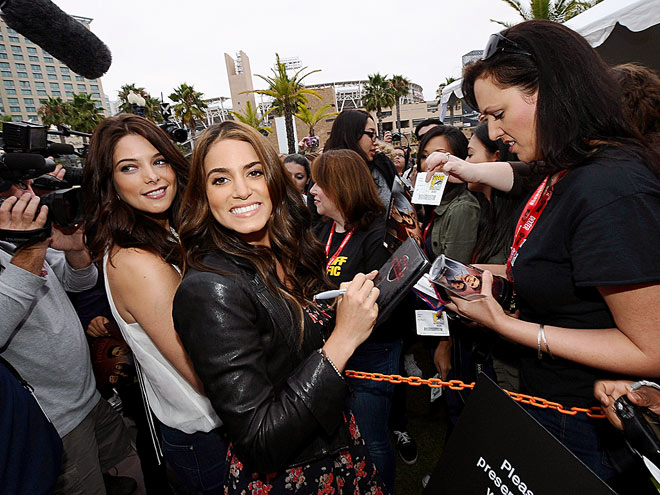 SIGNING BONUS
 photo | Ashley Greene, Nikki Reed
